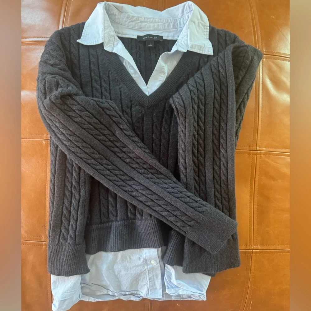 NWOT Ann Taylor Charcoal V-Neck Twofer Cable Knit Sweater - Picture 4 of 4